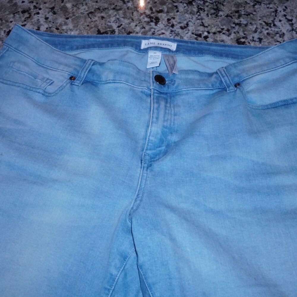 Lane Bryant Flex Magic Signature Fit Mid-Rise Bermuda Denim Shorts - Picture 3 of 3